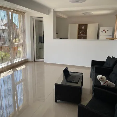 Larimar Πανσιόν